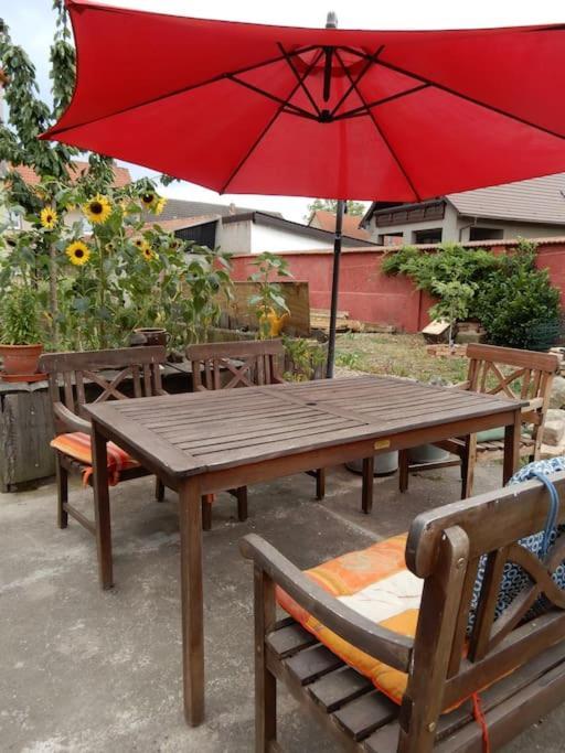 Ferienwohnung Laendliches Wohnen Zwischen Erfurt Und Gotha Exterior foto